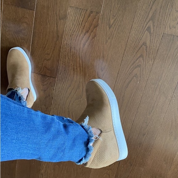 NIB Forever cognac brown slip on platform wedge sneaker heel women’s shoes - Picture 3 of 3